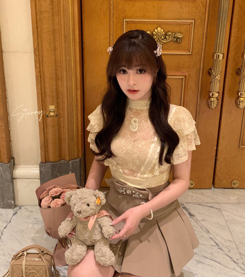 Starry日系甜美飞袖刺绣蕾丝衫