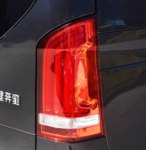 奔驰威霆改装V级尾灯LED灯