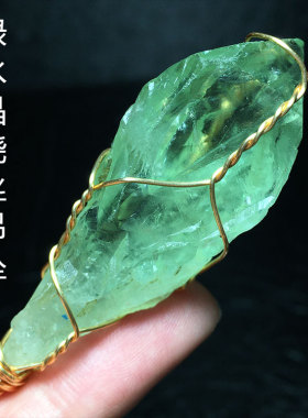 冰糖体绿水晶原石天然绕丝吊坠