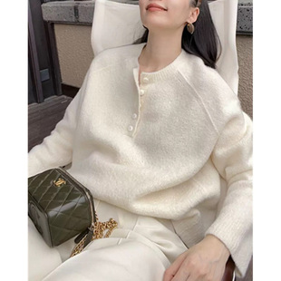 肌理感白色高级感宽松慵懒外穿圆领毛衣女秋冬羊绒打底针织衫上衣