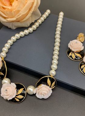 树叶山茶花项链法式轻奢黑色中古项链百搭高级感小众设计感饰品GH