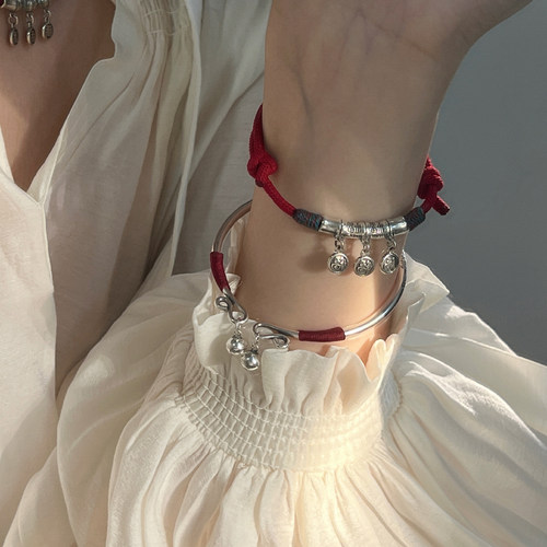 s925银原创福牌弯管红绳手链