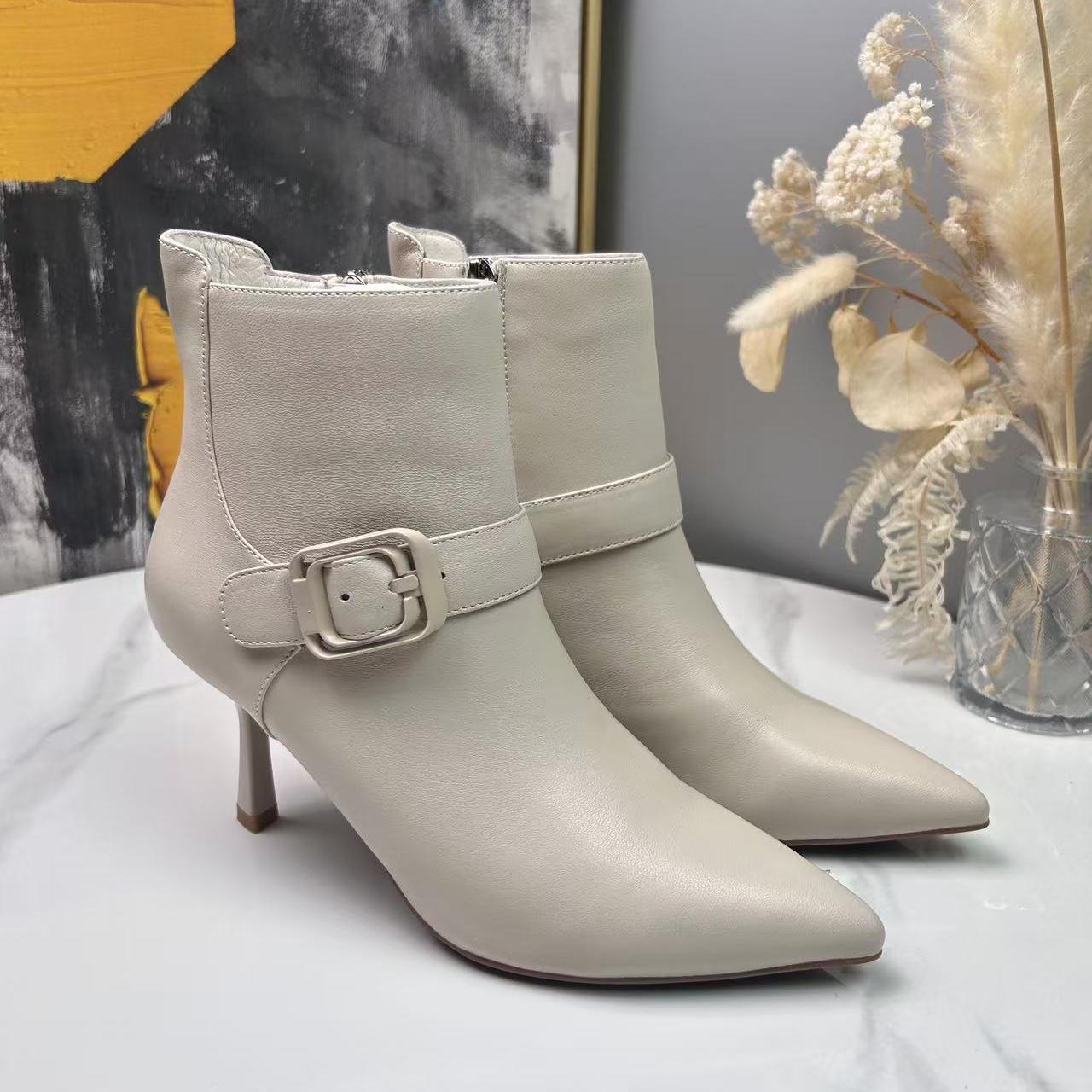 Qbu专柜正品米色羊皮单里尖头气质百搭款短靴17A04 3/2