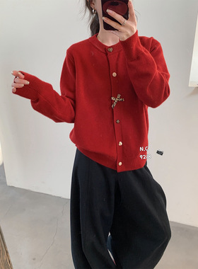 春季个性扣子简约活力时尚圆领针织衫洋气休闲舒适长袖上衣ZBR