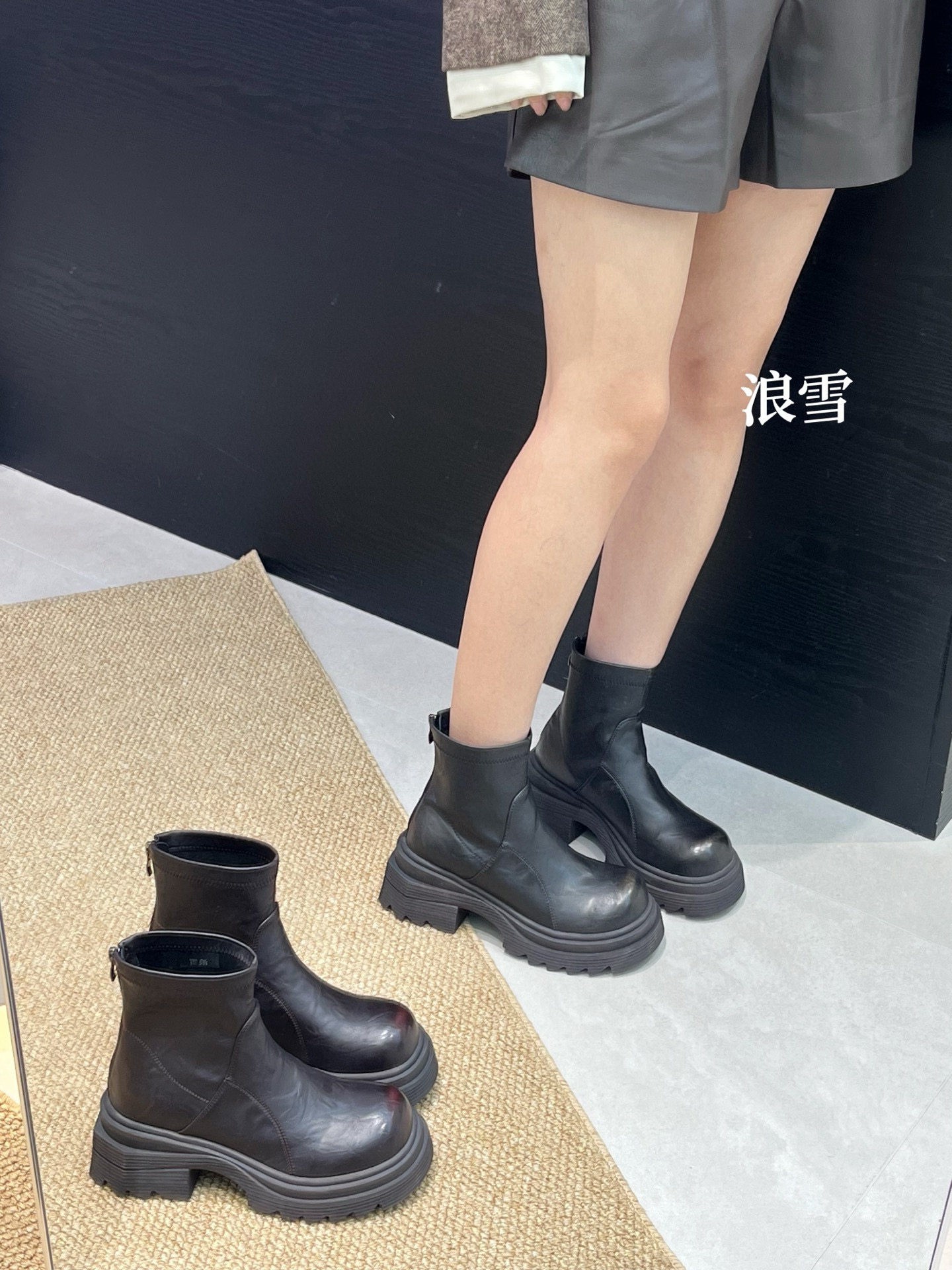 。118-33/118-18秋女鞋厚底休闲马丁靴摇摇中跟拉链短靴子高帮靴