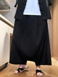 黑色