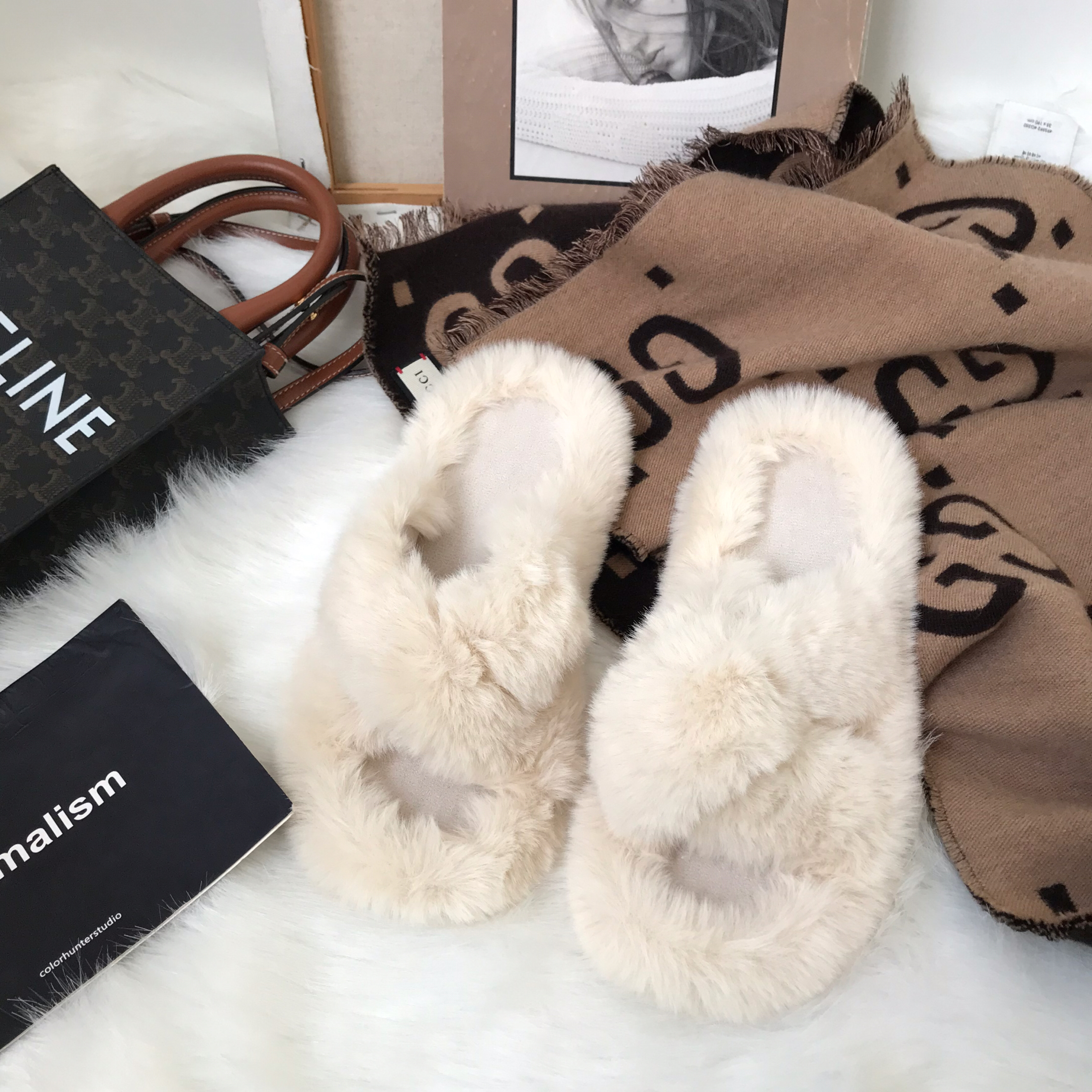 平底加绒交叉毛毛拖鞋