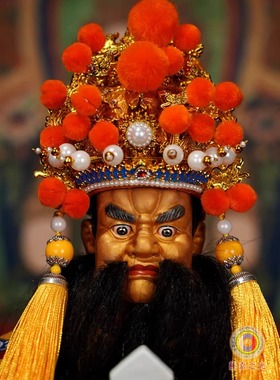 手绘粉彩大黑龙君五爷财神神像瓷