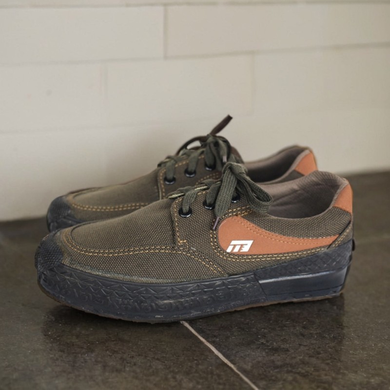 高端强步男低耐磨帆布胶鞋