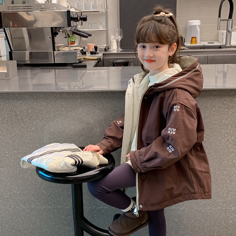 女童外套秋冬装2025新款洋气儿童装大童夹棉加厚冲锋衣派克服冬季