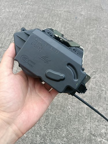 奔驰R300 R320 R350 R400 R500 W251 尾盖锁机 尾门锁机 车门锁机