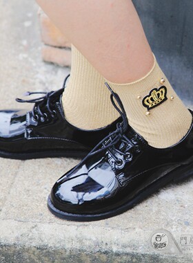 niss26 原创设计刺绣皇冠勋章金属钉珠细纹亮丝银葱堆堆短袜子女