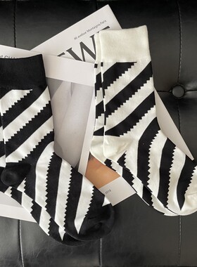 niss26 设计款拼色黑白斜纹个性网红潮袜中筒袜运动街头滑板袜子