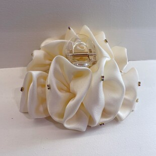 2025新款洋气缎面花朵抓夹女韩国高级感云朵发夹镶钻后脑勺鲨鱼夹