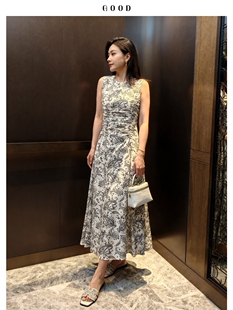 优雅艺术印花连衣裙 遮肉显高A字摆长款 度假 通勤 大方圆领腰褶皱