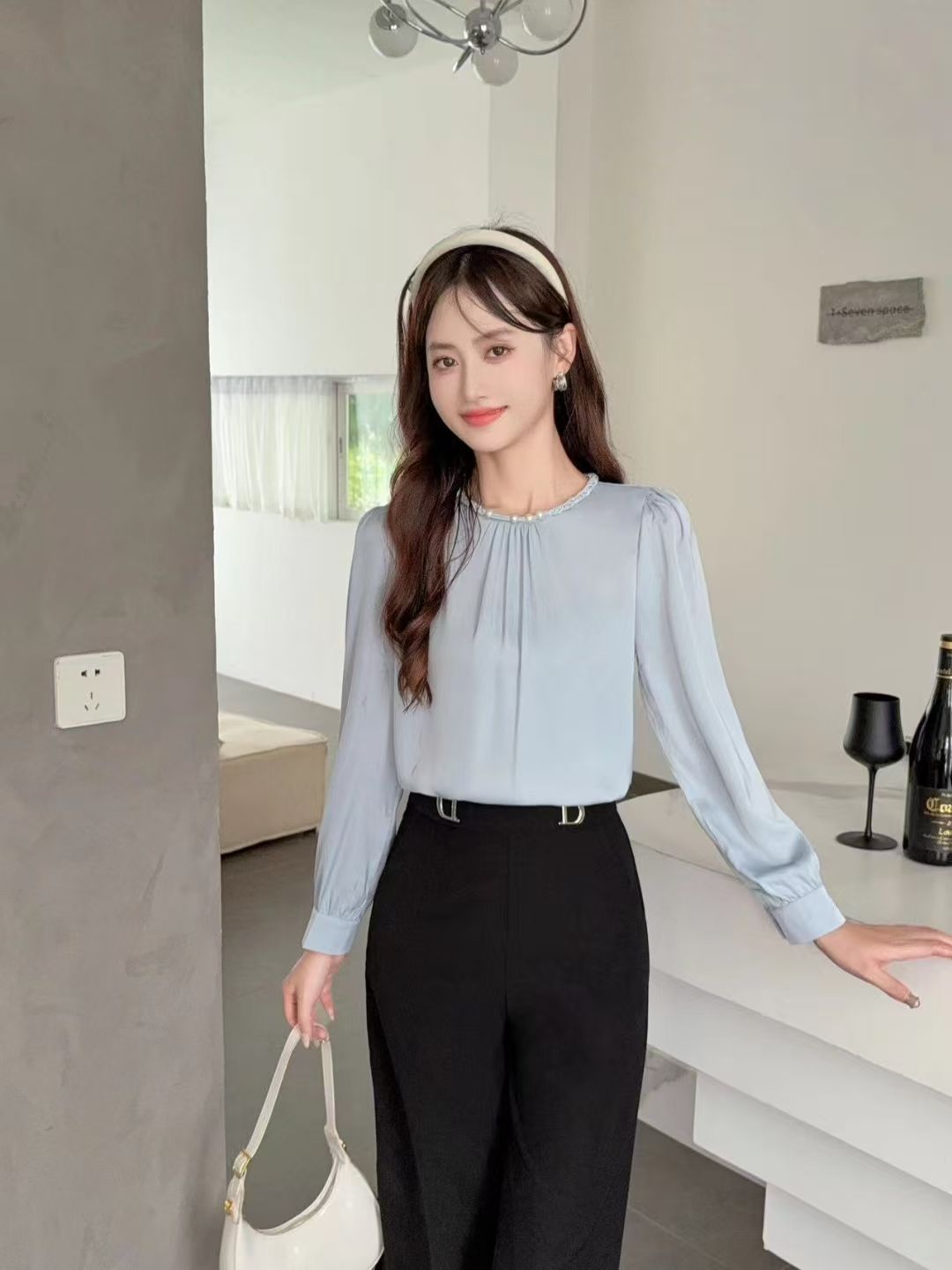 2025秋款新款百搭职业显瘦褶皱圆领钉珠缎面长袖衬衫女上衣小衫