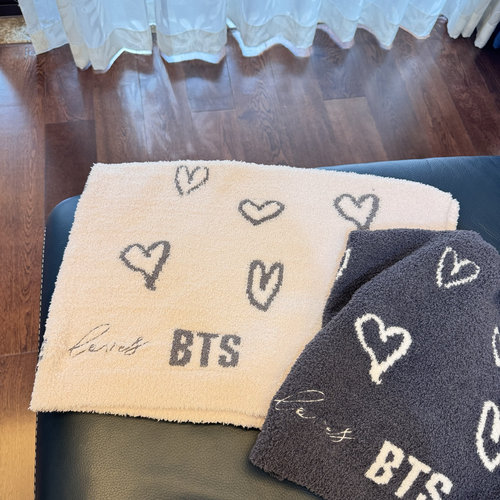 日本 gp原单盖毯子毛绒保暖软绵绵舒适披肩四季午睡摊 BTS周边衣