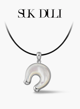 胡可买手店 SUKDULI苏克都哩 马蹄坠链 生肖马年时尚贝母小众简约
