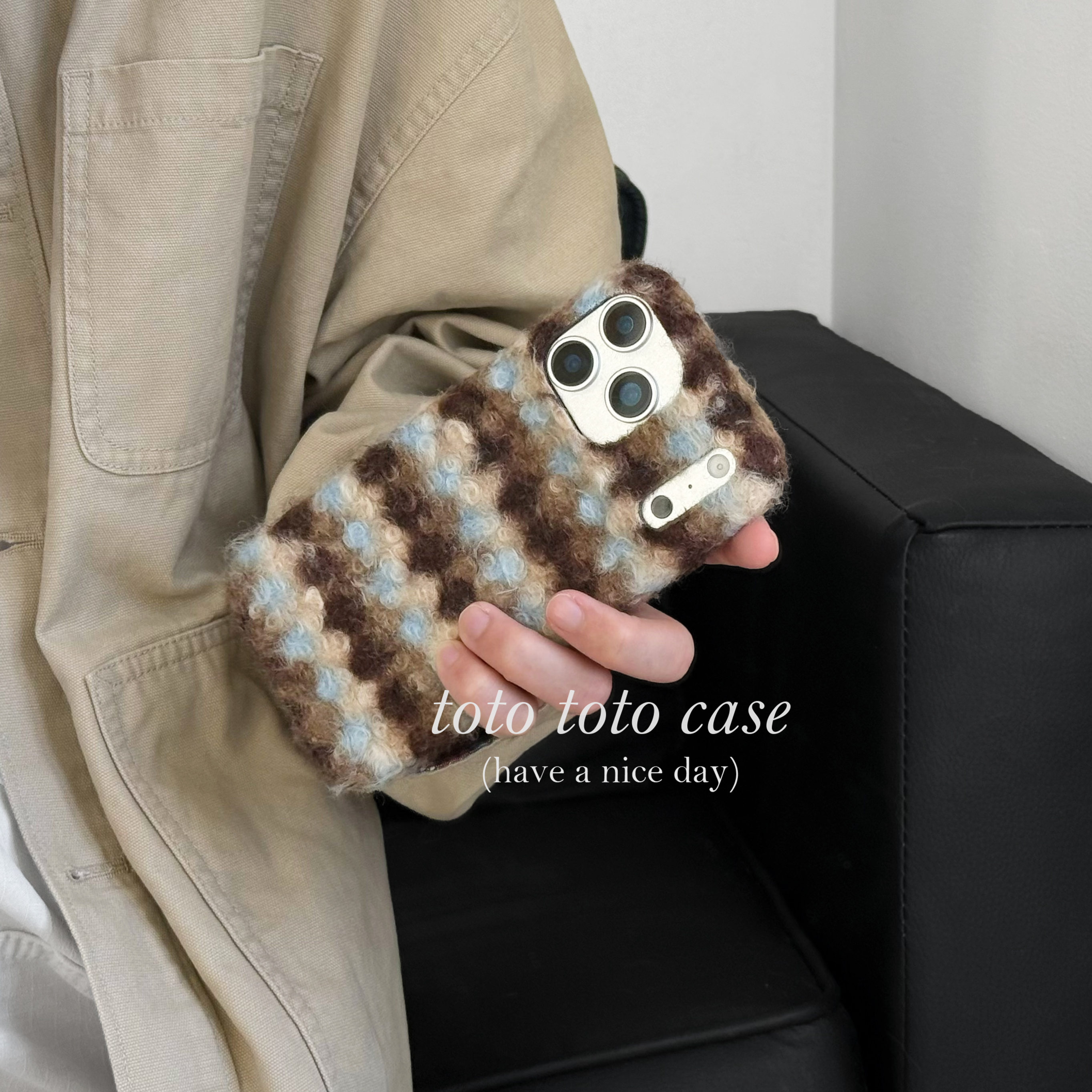 渐变蓝咖色毛绒适用苹果17手机壳