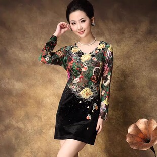 品牌特价 秋冬季中老年女绣花金丝绒连衣裙长袖加大码妈妈装