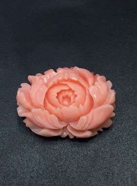七宝珊瑚：精品雕刻挂件牡丹花，雕刻精美细致，重1.72克，