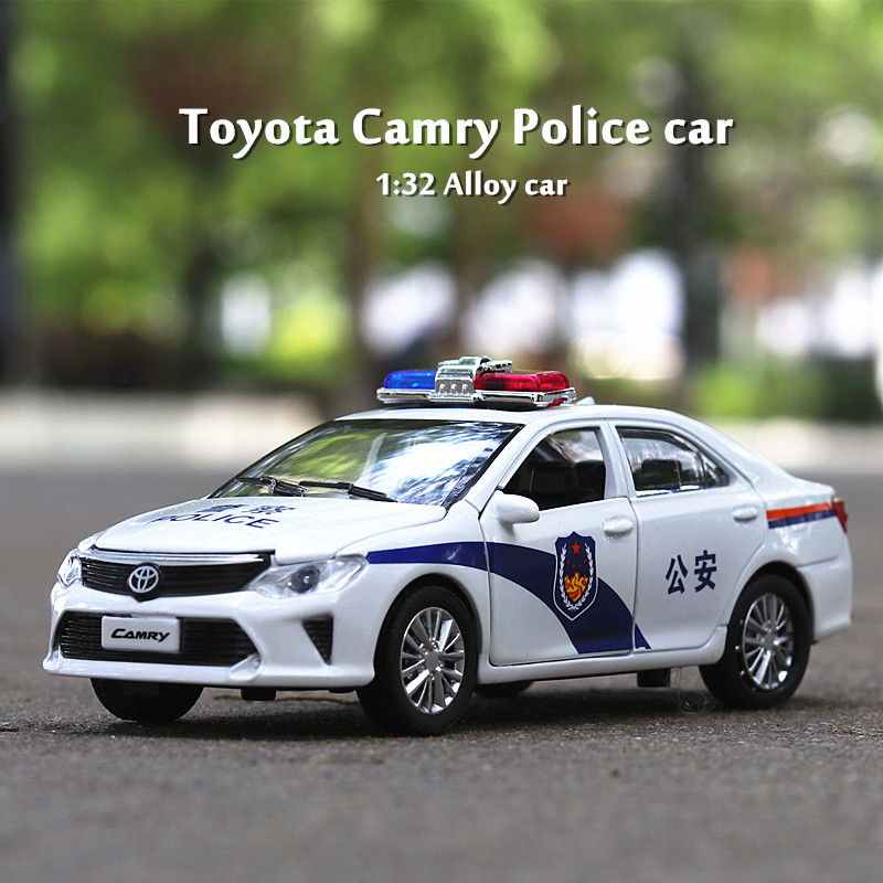 仿真警察车回力声光车1:32男孩玩具丰田凯美瑞特警公安车合金模型