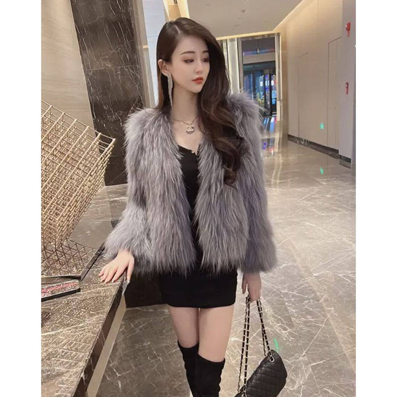女外套秋冬2024新款高档洋气时尚保暖减龄短款毛毛外套皮配裙子