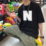 黑色