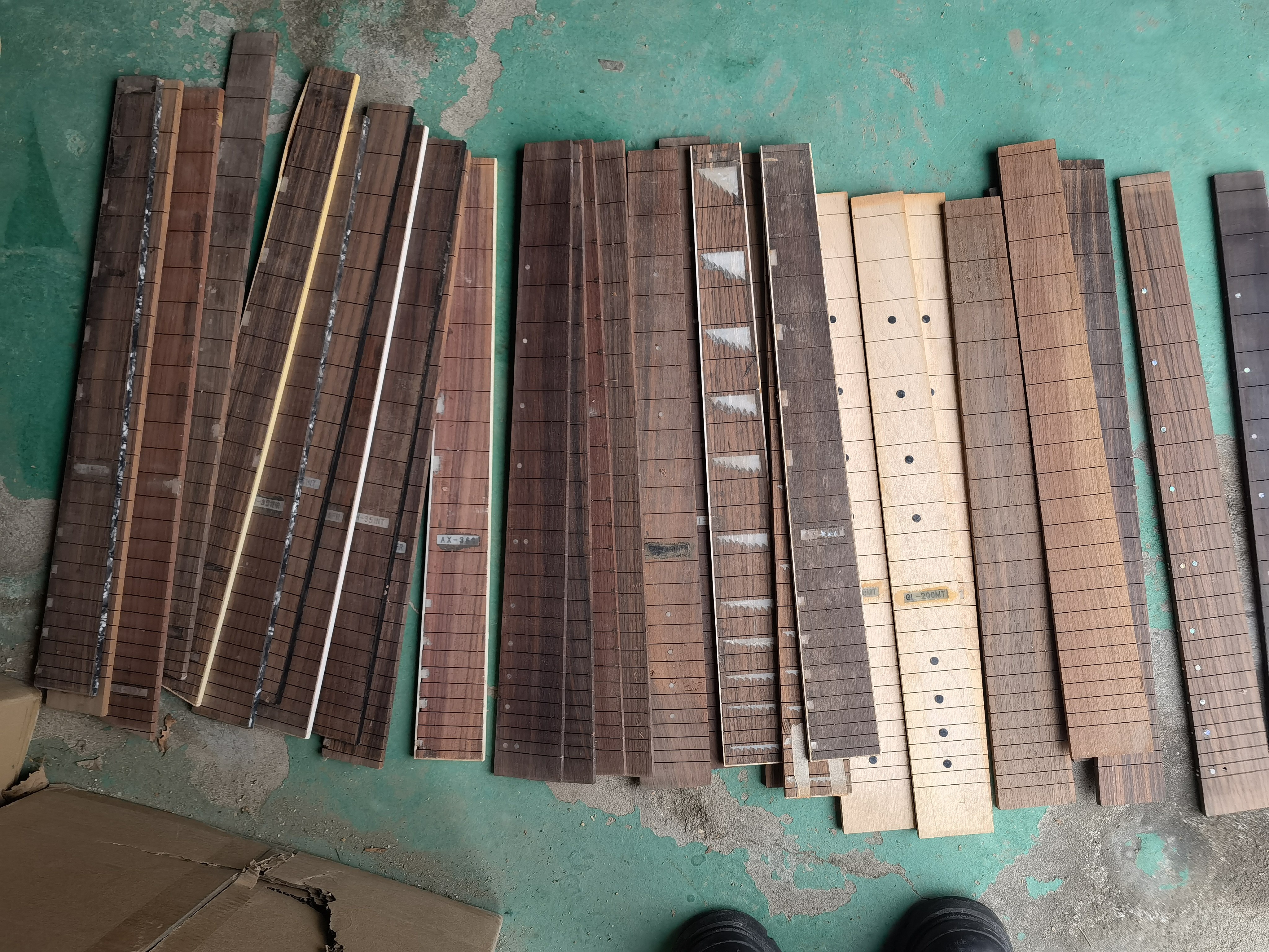 电吉他琴颈指板648 22品 25.5英寸桃花心枫木指板玫瑰木指板 处理