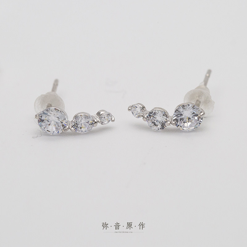 弥音原作迷你纯银时尚风精致耳坠