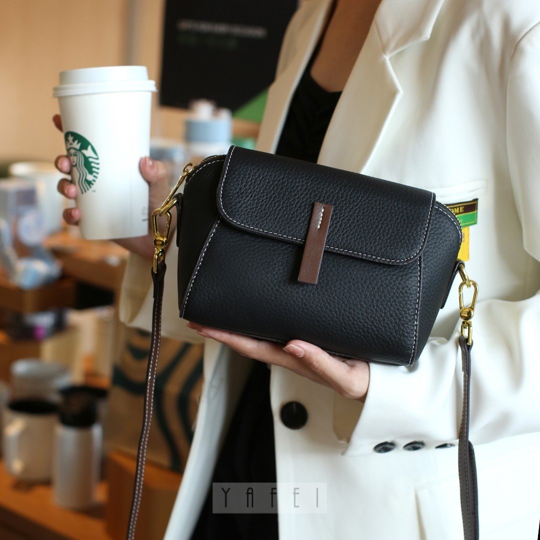 包包女士2024新款潮单肩包时尚精致小包小众女款真皮大容量斜挎包