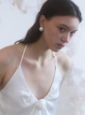 EliAtelier “俏皮女孩”立体花手工玫瑰挂脖系结V领醋酸吊带上衣