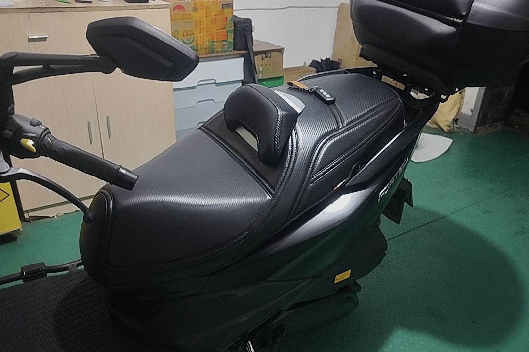 适用于QJ钱江鸿250摩托车改装腰靠座套加厚加软改装配件靠背鸿350
