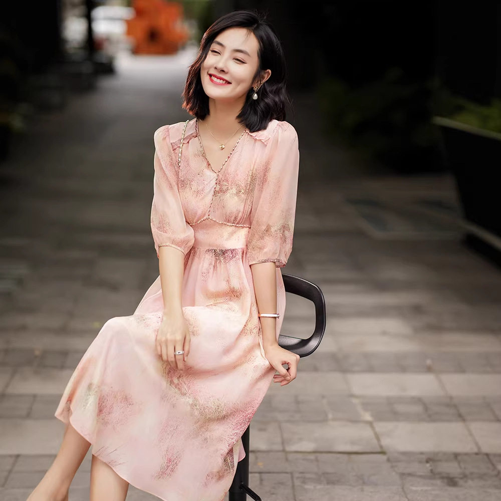 90448夏季新品女装法式V领钉珠真丝中长款晕染印花收腰连衣裙大摆