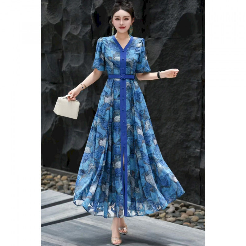 2026法式女款连衣裙夏季新款时尚显瘦气质印花网红洋气百搭款度假