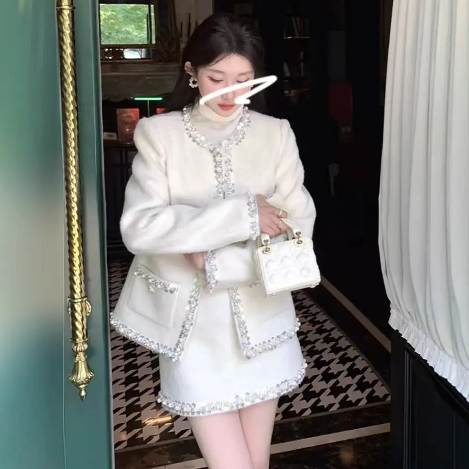 轻奢白色钉钻羊毛呢加厚短外套女早春法式小香风毛毛气质短裙套装