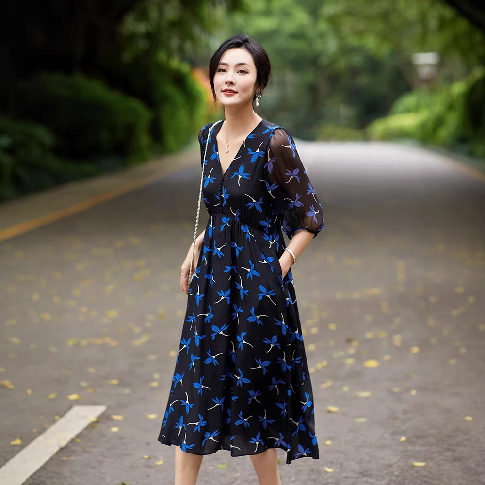 90254夏季新款V领碎花松紧腰气质显瘦印花桑蚕丝真丝连衣裙子女