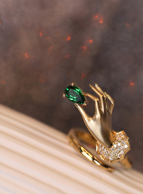 手戒指绿宝石沙佛莱捏捏