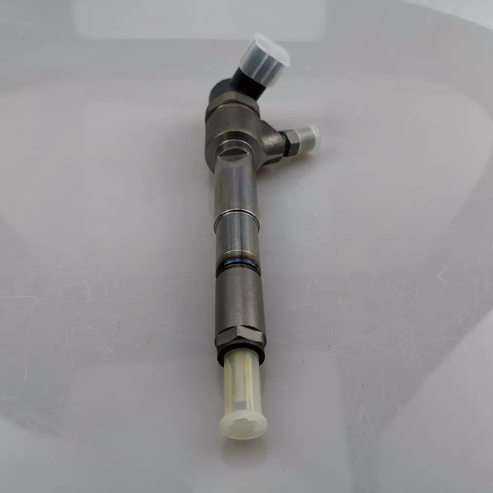 SAIC MAXUS V80 Fuel injector assembly 0445110483 0445110484