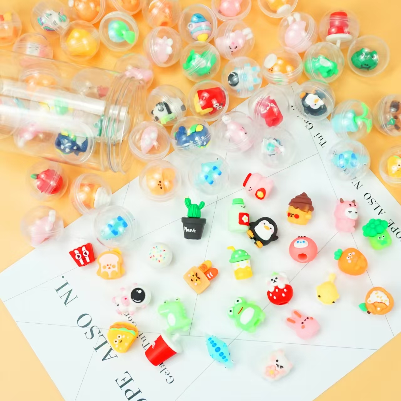 32mm圆形透明可爱公仔扭蛋一元扭蛋机游戏机礼品浮水球特惠价包邮