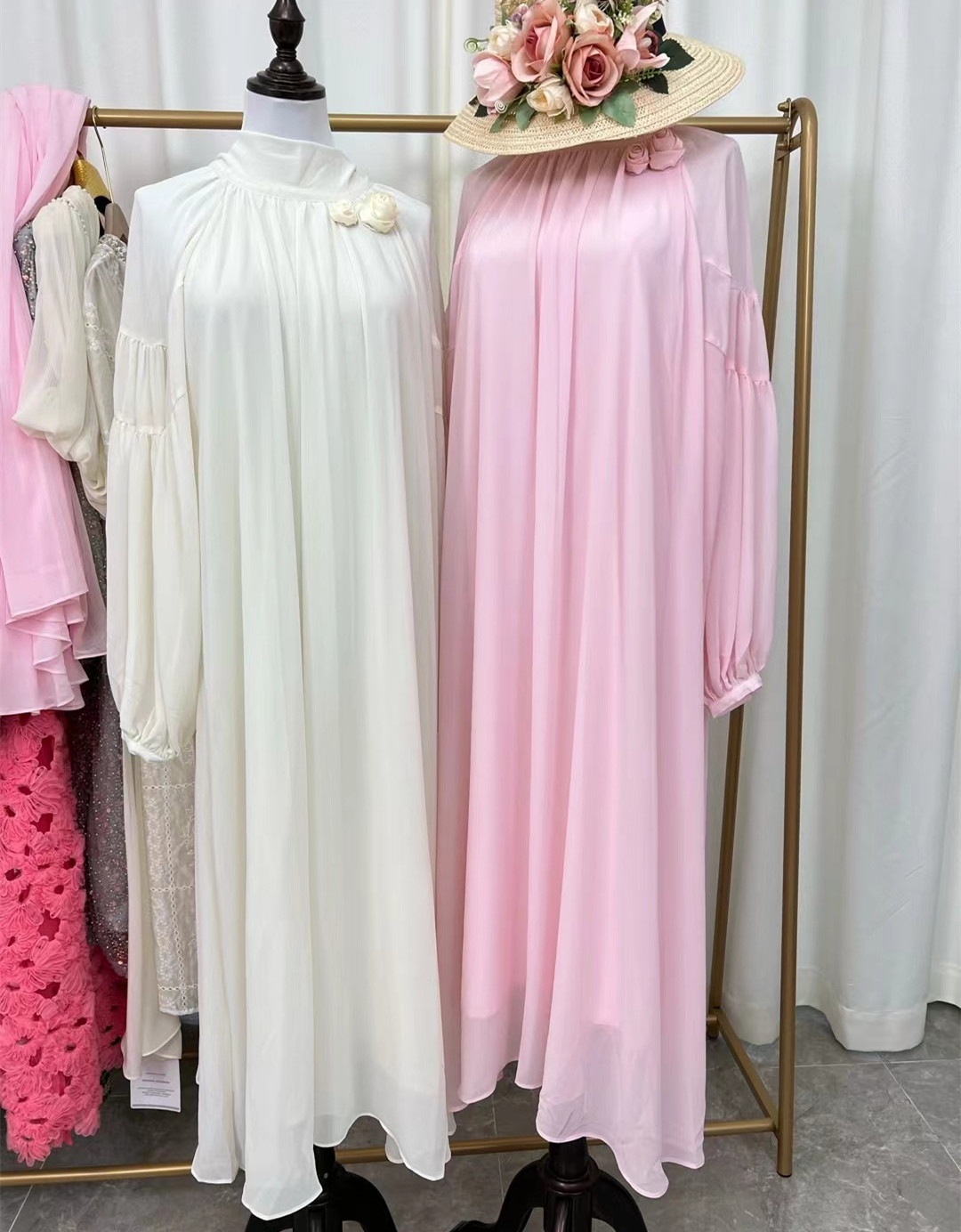 2023春夏新款轻奢时尚立体花朵装饰乔其纱灯笼袖宽松连衣裙女