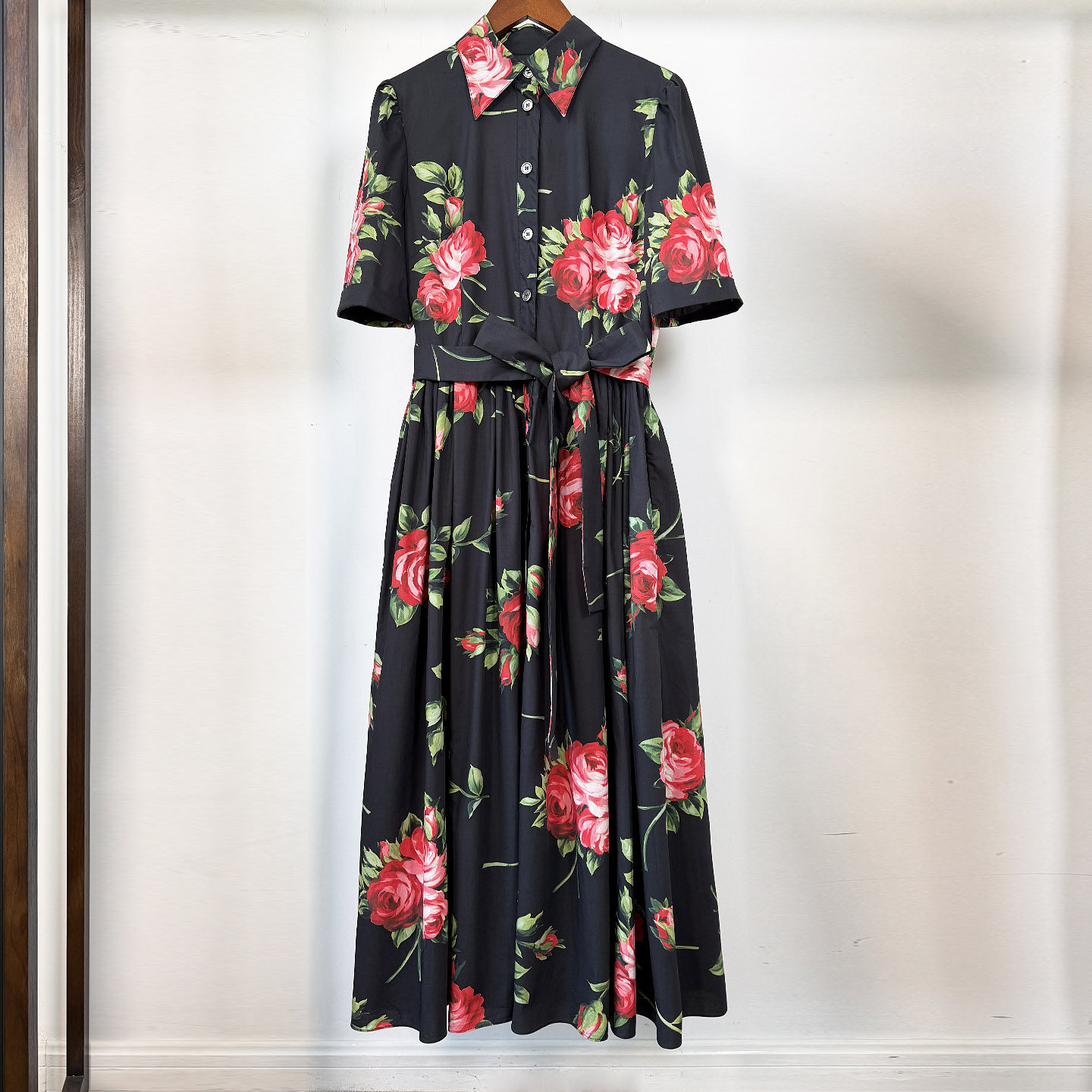 黑色连衣裙2026春夏新款玫瑰花女短袖翻领单排扣开衫大摆全棉裙子
