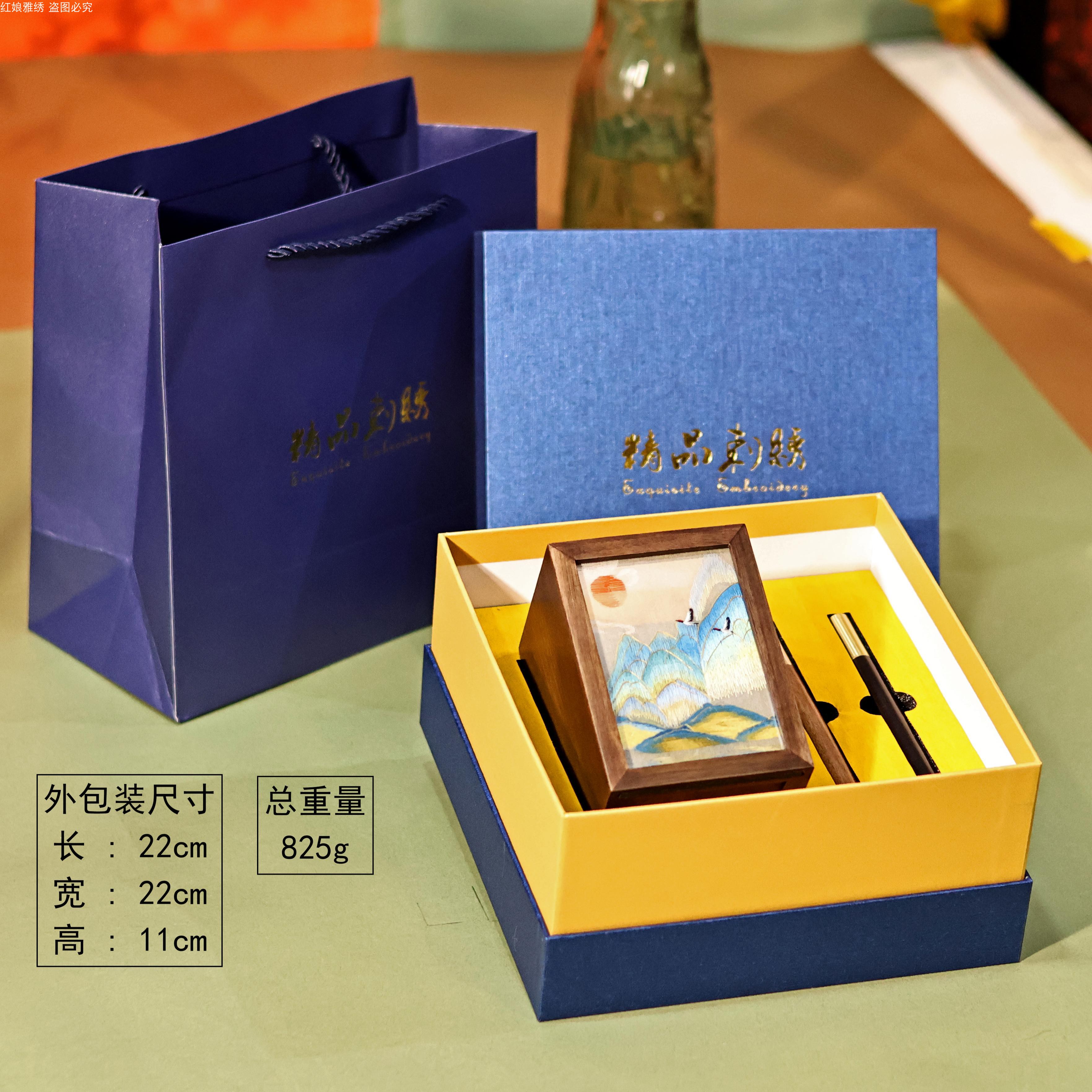 湘绣苏绣摆件胡桃木笔筒刺绣