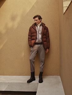 TRANDS羽绒服.超高充绒220g让成衣有着更强保暖性,不臃肿简约大方