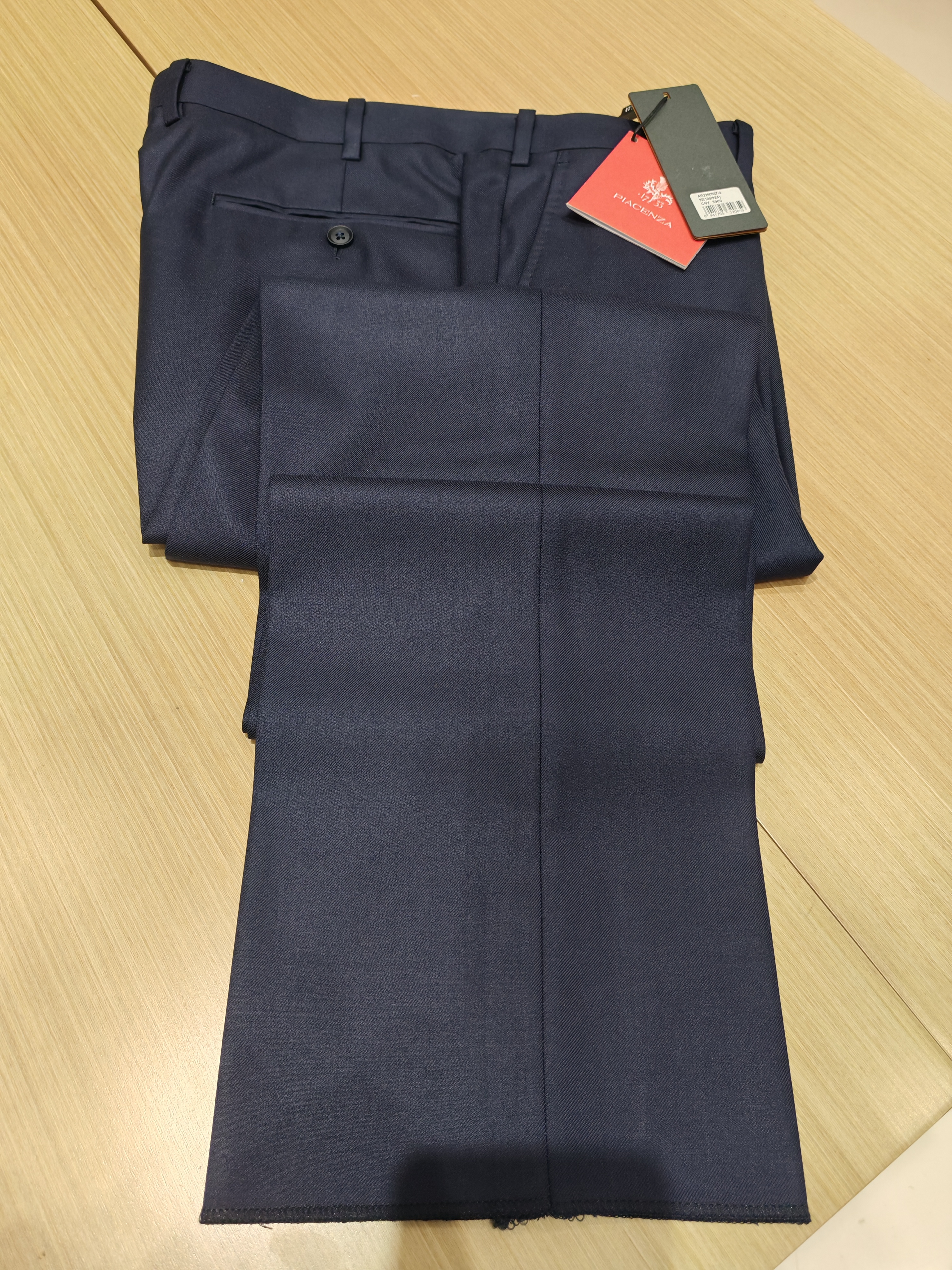 TRANDS单西裤。意大利高奢品牌 PIACENZA（彼尔纤纱）提供的面料