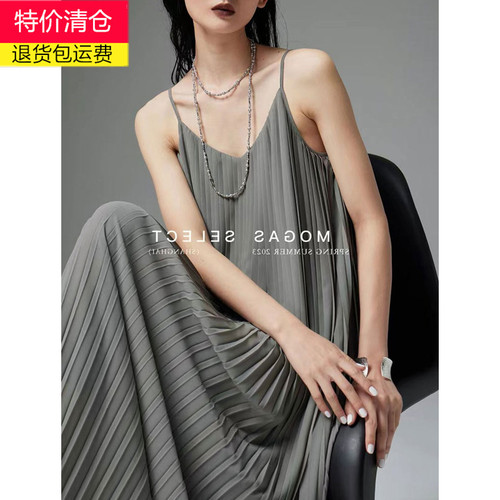 设计感百褶大码吊带连衣裙