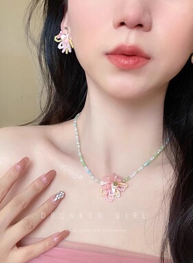 早春海棠花朵串珠项链女2025新款多巴胺配饰海边度假风甜美锁骨