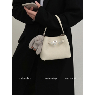 斜挎 荔枝纹软皮水桶托特包包女2026新款 原创·小瑞靓包 晚风叙旧