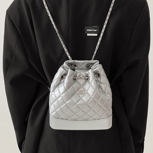 小瑞靓包 伦敦行人 小香风菱格双肩包包女2026新款链条休闲小背包 - 封面