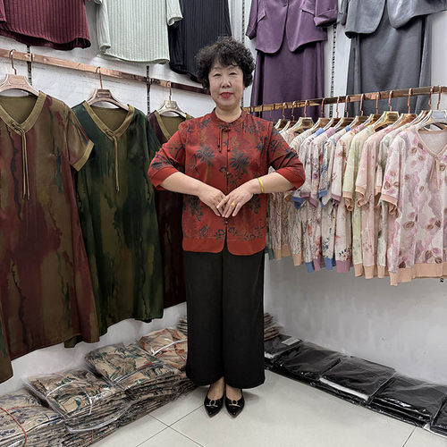 高档中老年衬衣夏装桑蚕丝圆领T恤衫2025妈妈开衫大码休闲套装新